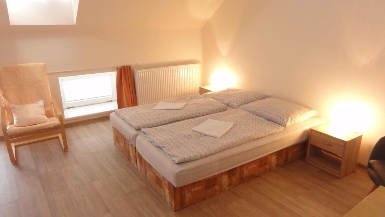 Penzion U Hradeb Znojmo Bagian luar foto