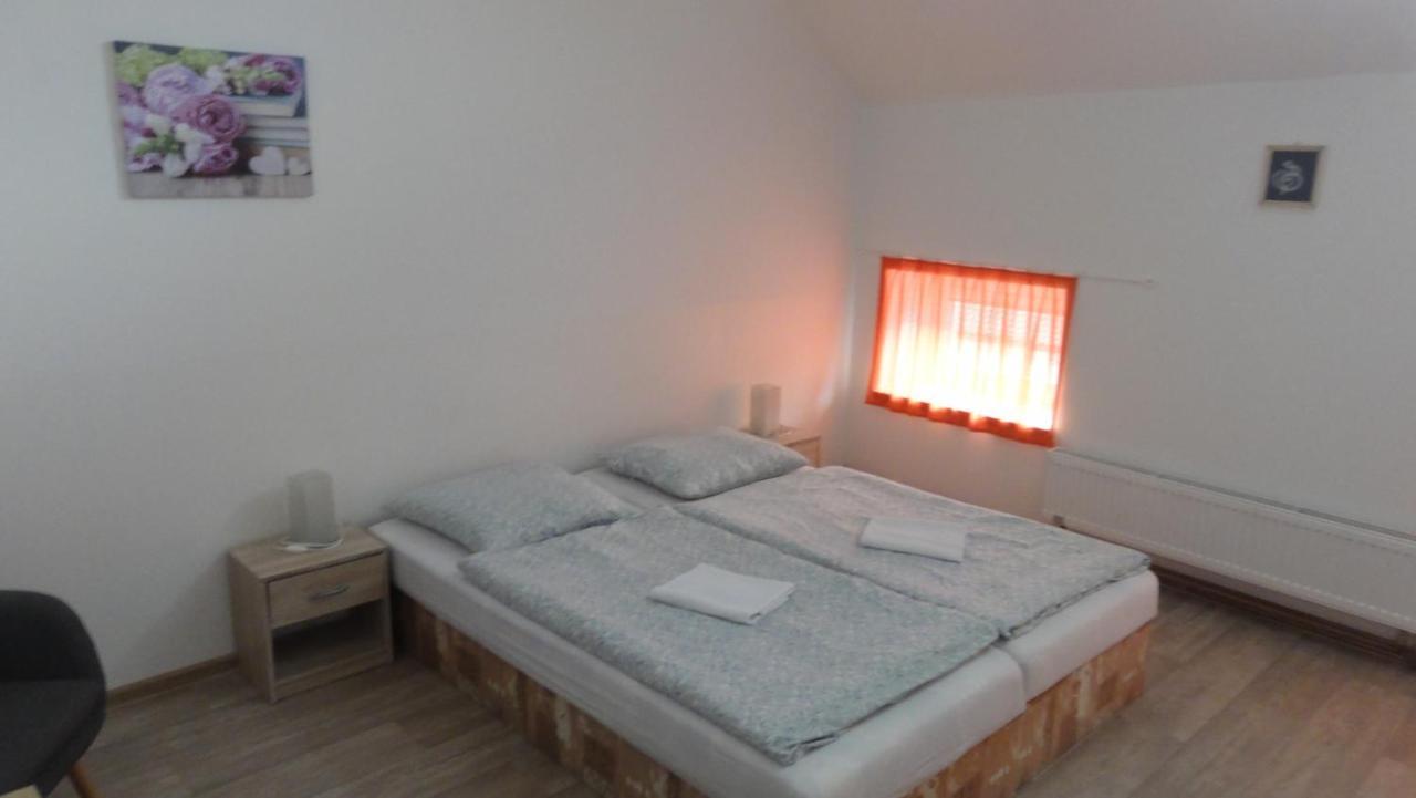 Penzion U Hradeb Znojmo Bagian luar foto