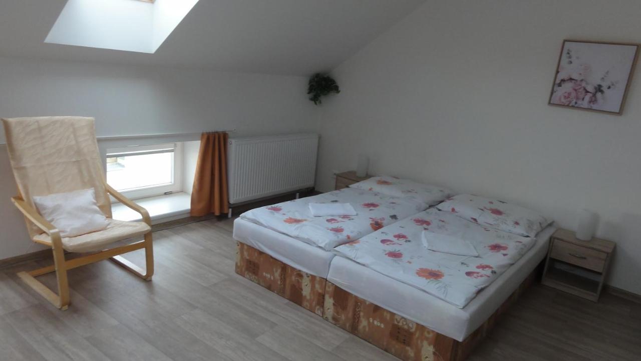 Penzion U Hradeb Znojmo Bagian luar foto